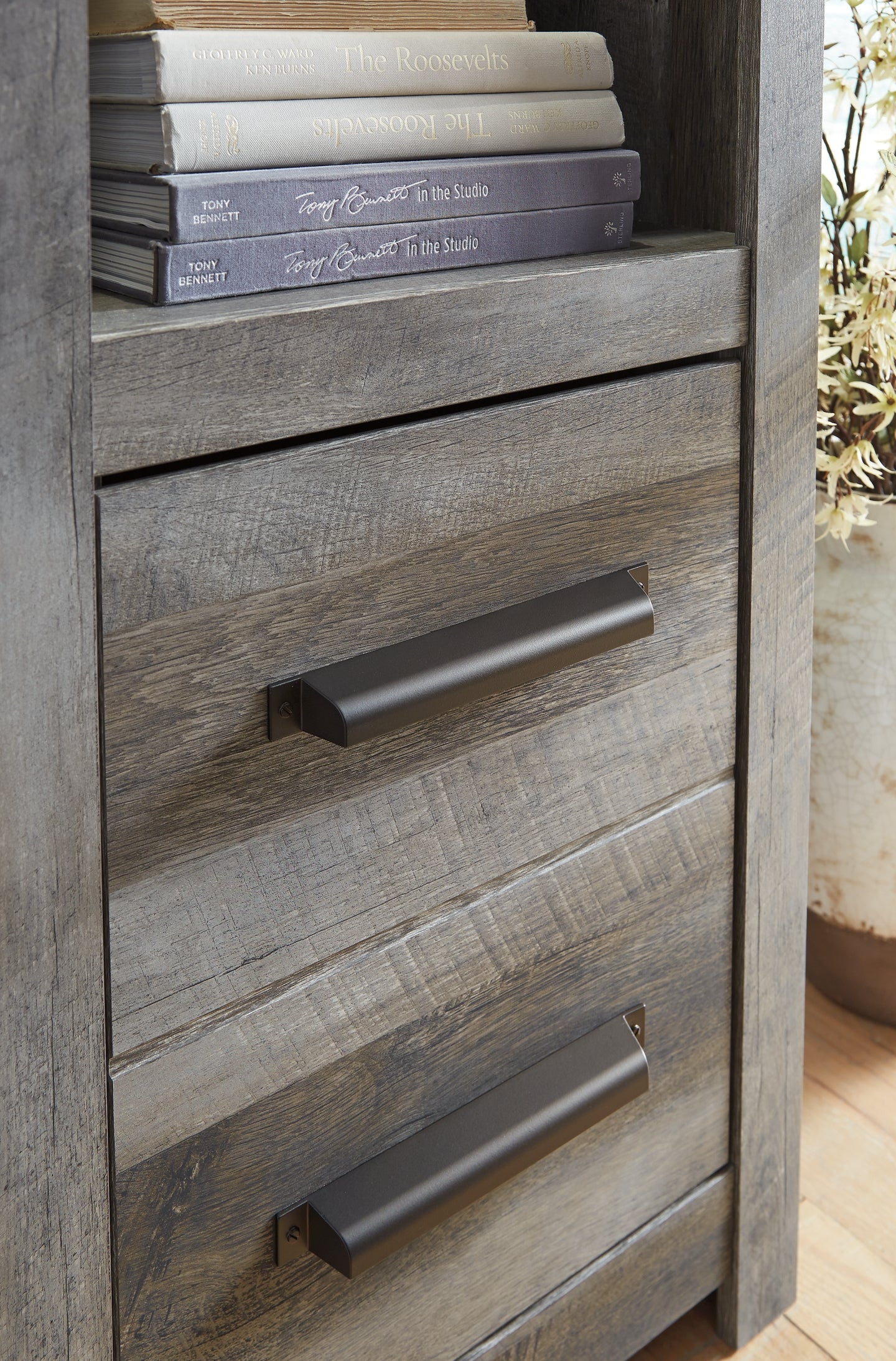 Centro de entretenimiento Wynnlow de 4 piezas con chimenea eléctrica