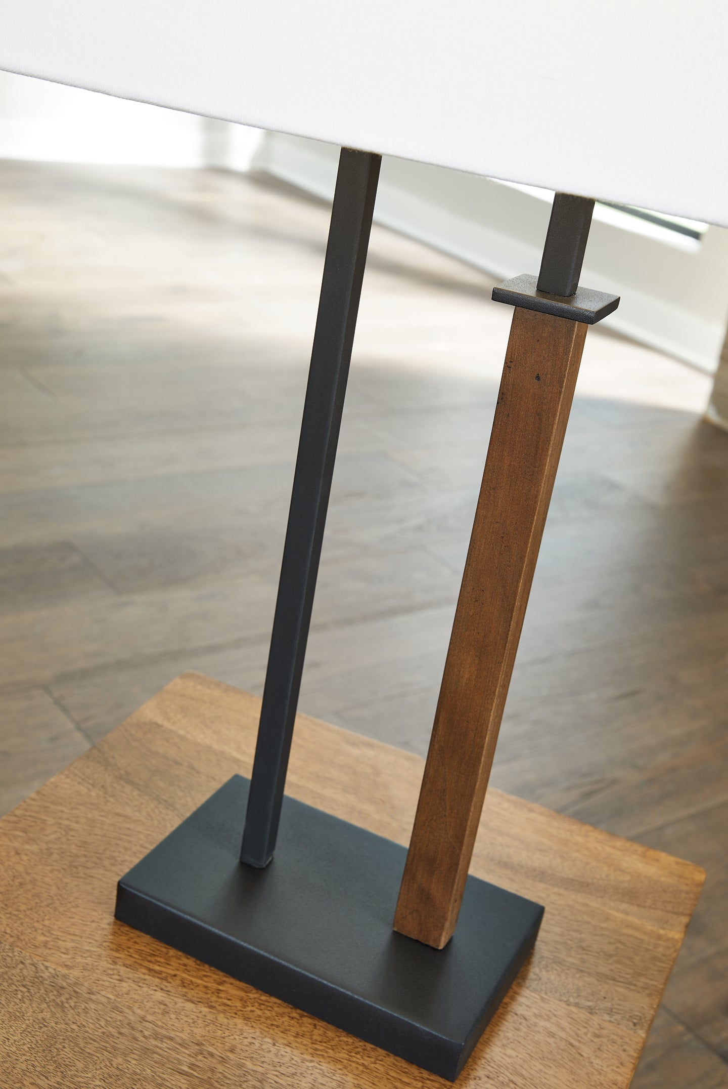 Lámpara de mesa de metal Voslen (2 unidades)