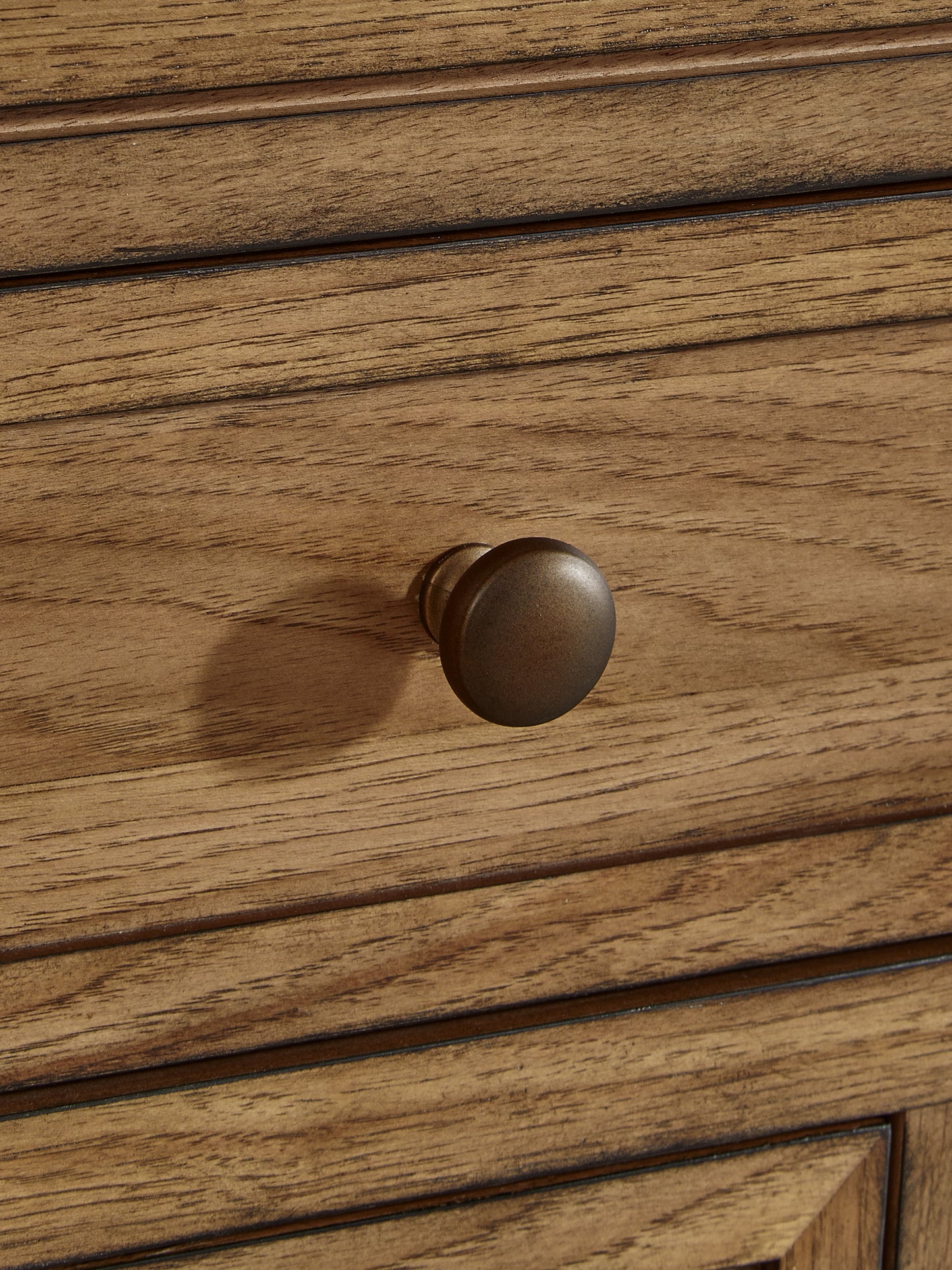 Mesita de noche de tres cajones Sharlance