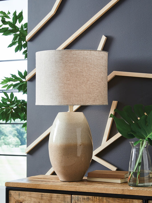 Lámpara de mesa de metal Linas (1 unidad)