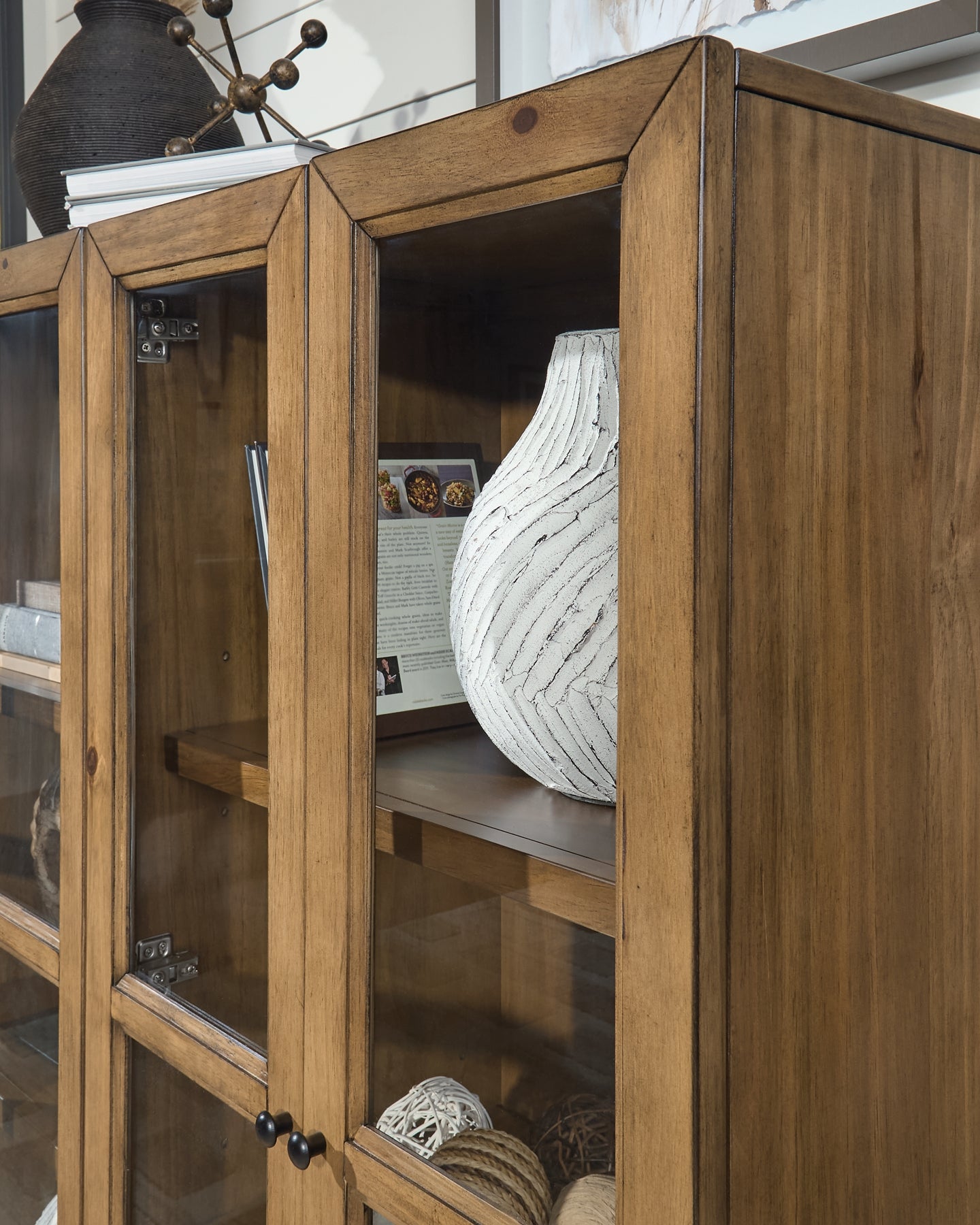 Gabinete de acento Wrenridge